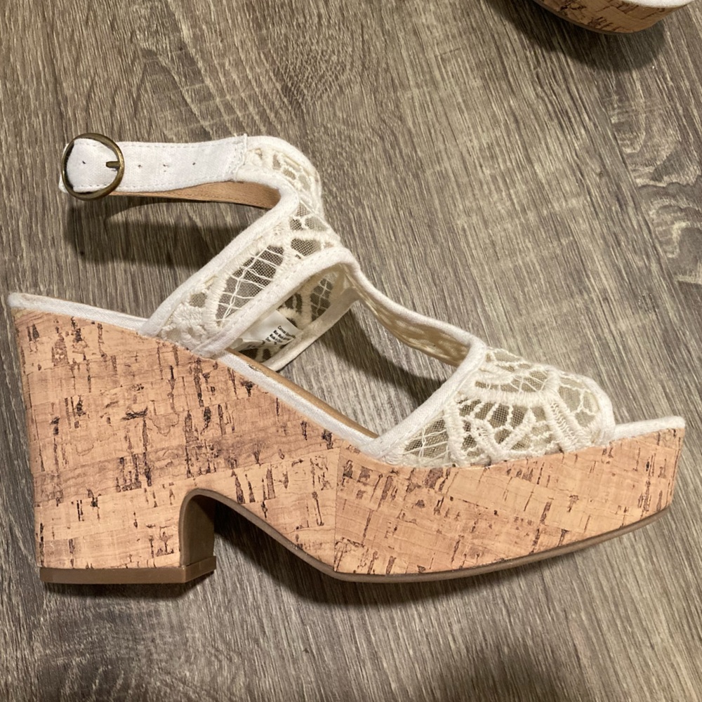 Lace wedges size 9